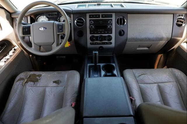 Photo of 2010 Tuxedo Black Metallic Ford Expedition