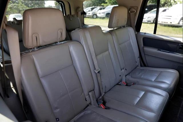 Photo of 2010 Tuxedo Black Metallic Ford Expedition