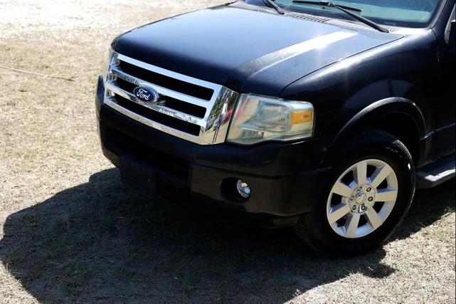Photo of 2010 Tuxedo Black Metallic Ford Expedition
