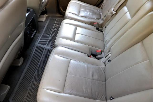 Photo of 2010 Tuxedo Black Metallic Ford Expedition