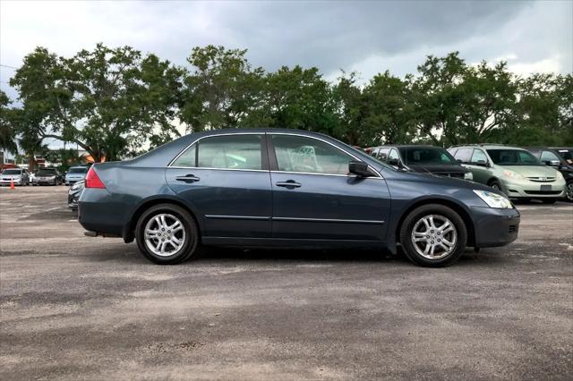 Photo of 2007 Graphite Pearl Honda Accord
