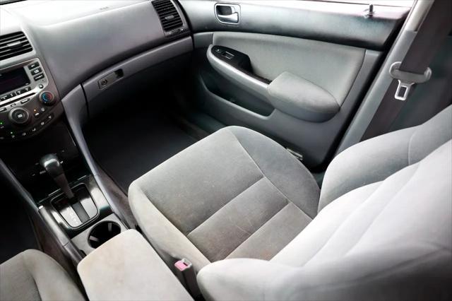 Photo of 2007 Graphite Pearl Honda Accord