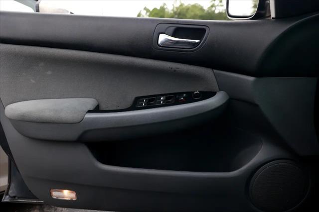 Photo of 2007 Graphite Pearl Honda Accord