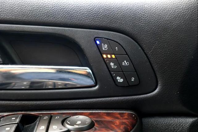 Photo of 2011 BLACK GMC Yukon