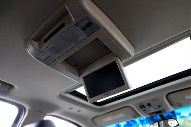 Photo of 2011 BLACK GMC Yukon