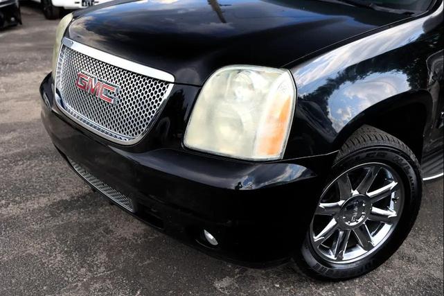 Photo of 2011 BLACK GMC Yukon