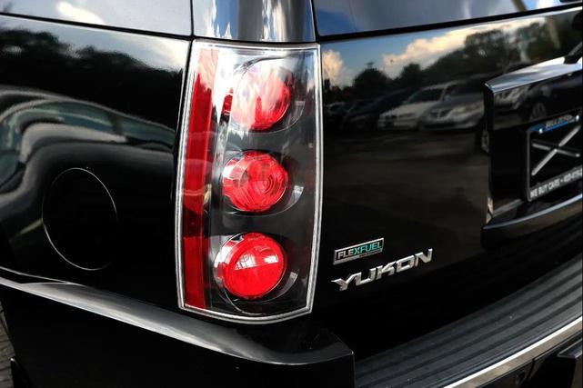 Photo of 2011 BLACK GMC Yukon