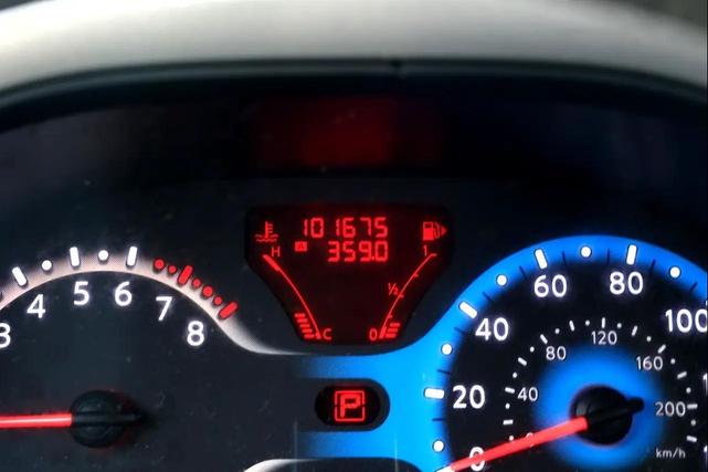 Photo of 2014 GRAY Nissan Cube