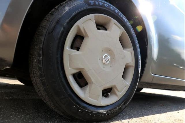 Photo of 2014 GRAY Nissan Cube