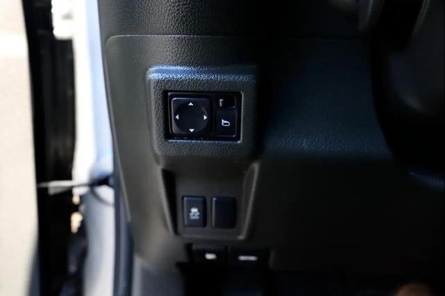Photo of 2014 GRAY Nissan Cube