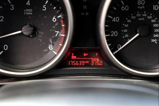 Photo of 2012 Liquid Silver Mazda Mazda5