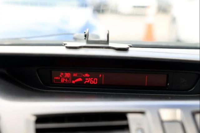 Photo of 2012 Liquid Silver Mazda Mazda5