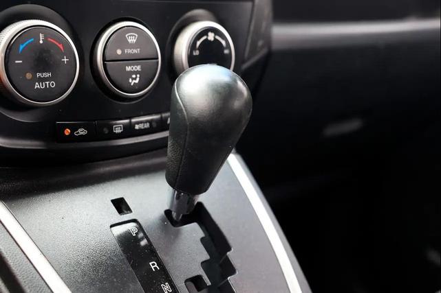 Photo of 2012 Liquid Silver Mazda Mazda5