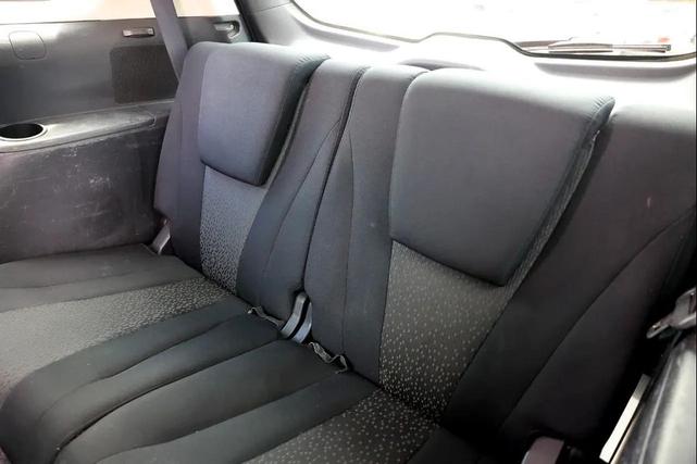 Photo of 2012 Liquid Silver Mazda Mazda5