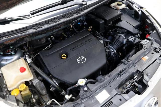 Photo of 2012 Liquid Silver Mazda Mazda5