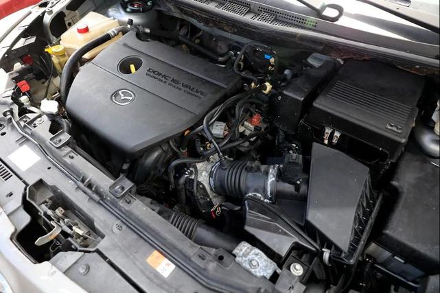 Photo of 2012 Liquid Silver Mazda Mazda5