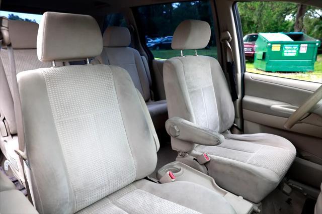 Photo of 2005 WHITE Mazda MPV