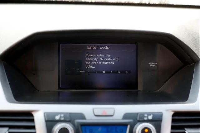 Photo of 2012 Alabaster Silver Metallic Honda Odyssey