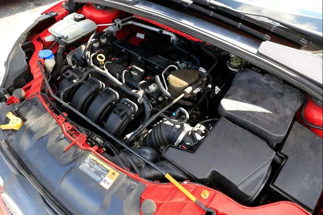 Photo of 2013 RED Ford Focus