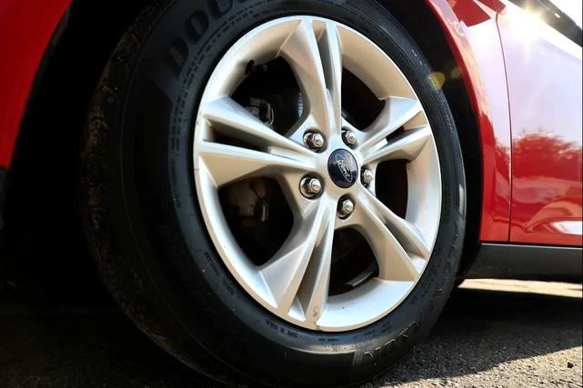 Photo of 2013 RED Ford Focus