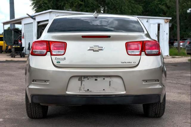 Photo of 2015 Champagne Silver Metallic Chevrolet Malibu