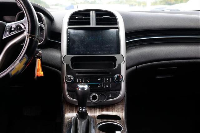Photo of 2015 Champagne Silver Metallic Chevrolet Malibu