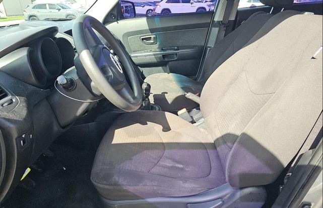 Photo of 2011 Bright Silver Kia Soul