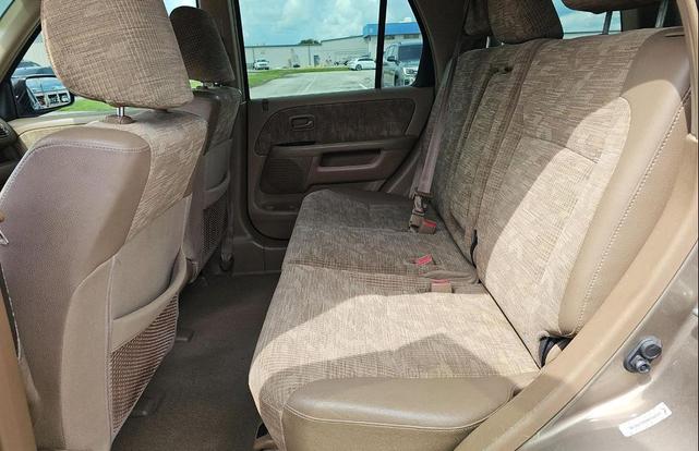 Photo of 2004 GOLD Honda CR-V