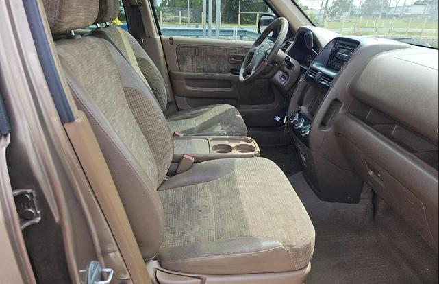 Photo of 2004 GOLD Honda CR-V