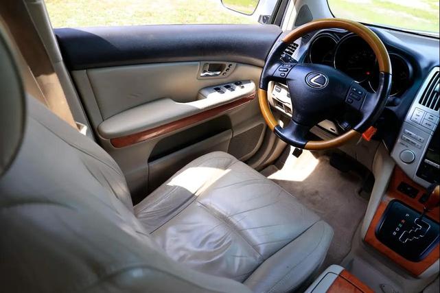 Photo of 2008 Crystal White Lexus RX 400h