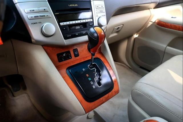 Photo of 2008 Crystal White Lexus RX 400h
