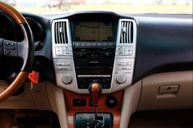 Photo of 2008 Crystal White Lexus RX 400h