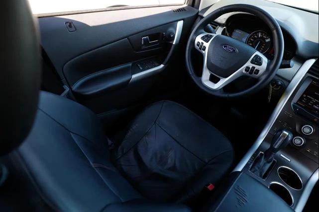Photo of 2013 Tuxedo Black Metallic Ford Edge