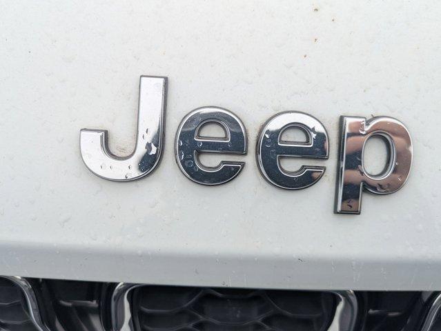 Photo of 2022 Bright White Clearcoat Jeep Grand Cherokee L