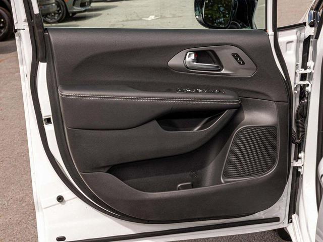 Photo of 2026 Pw7 Chrysler Pacifica