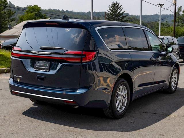 Photo of 2025 Fathom Blue Pearlcoat Chrysler Pacifica