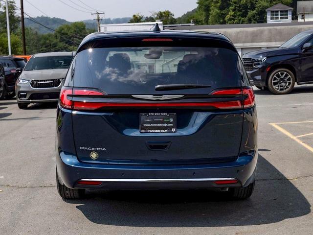 Photo of 2025 Fathom Blue Pearlcoat Chrysler Pacifica