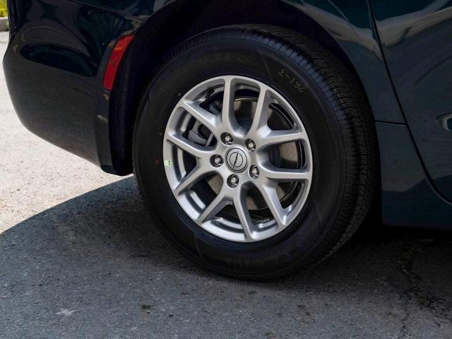 Photo of 2025 Fathom Blue Pearlcoat Chrysler Pacifica