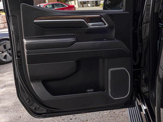 Photo of 2023 Onyx Black GMC Sierra 1500