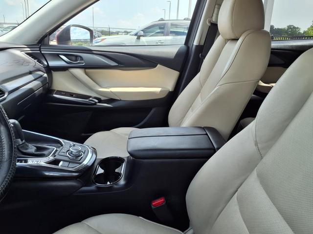 Photo of 2016 Soul Red Metallic Mazda CX-9