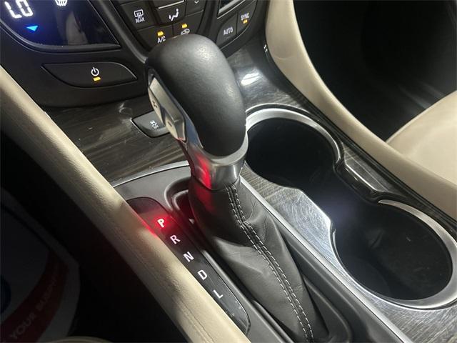 Photo of 2020 White Buick Envision