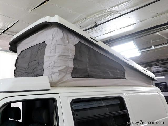 Photo of 1999 White Volkswagen Eurovan