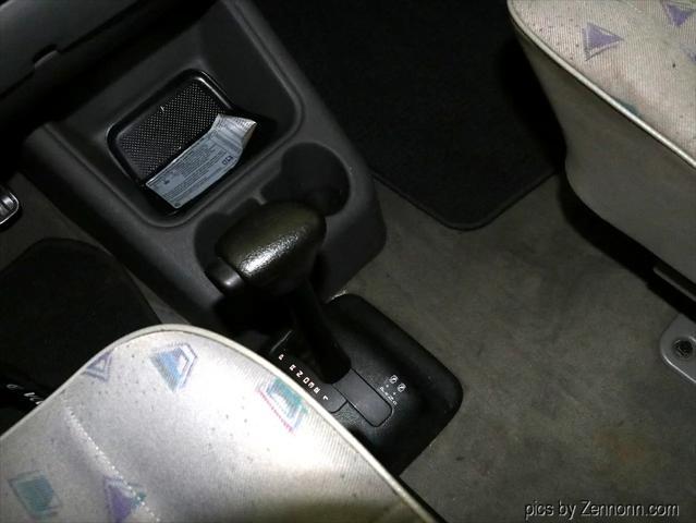 Photo of 1999 White Volkswagen Eurovan