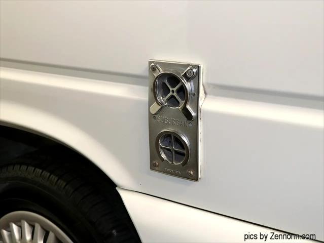 Photo of 1999 White Volkswagen Eurovan
