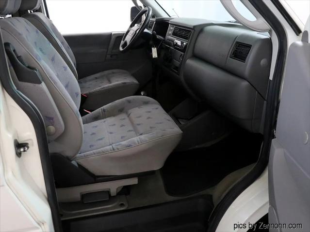 Photo of 1999 White Volkswagen Eurovan