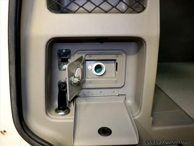 Photo of 1999 White Volkswagen Eurovan