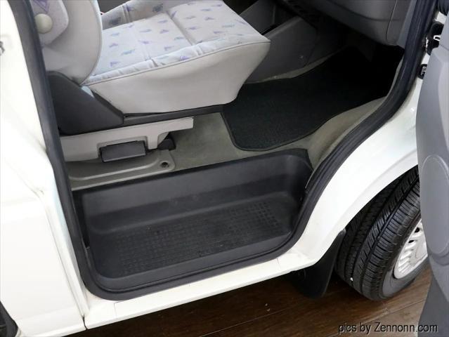 Photo of 1999 White Volkswagen Eurovan