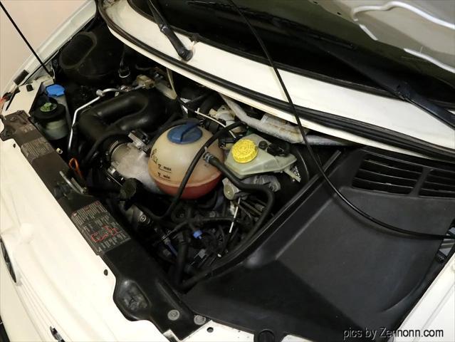 Photo of 1999 White Volkswagen Eurovan