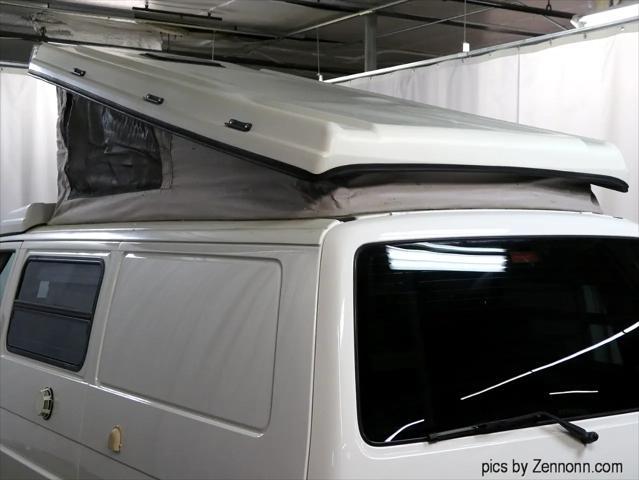 Photo of 1999 White Volkswagen Eurovan