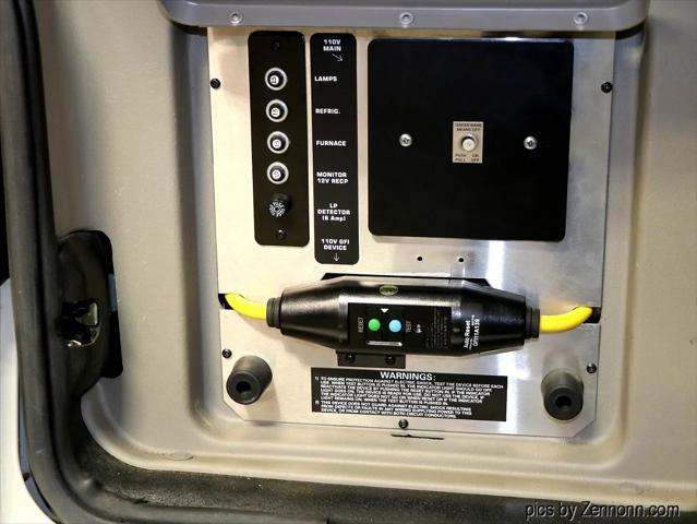 Photo of 1999 White Volkswagen Eurovan